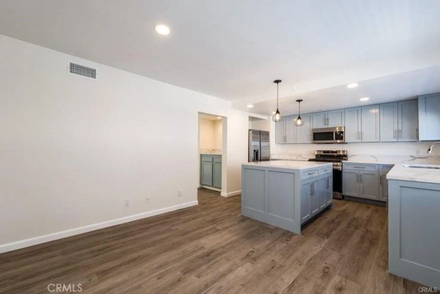 5800 Owensmouth Avenue 14, Woodland Hills, CA 91367