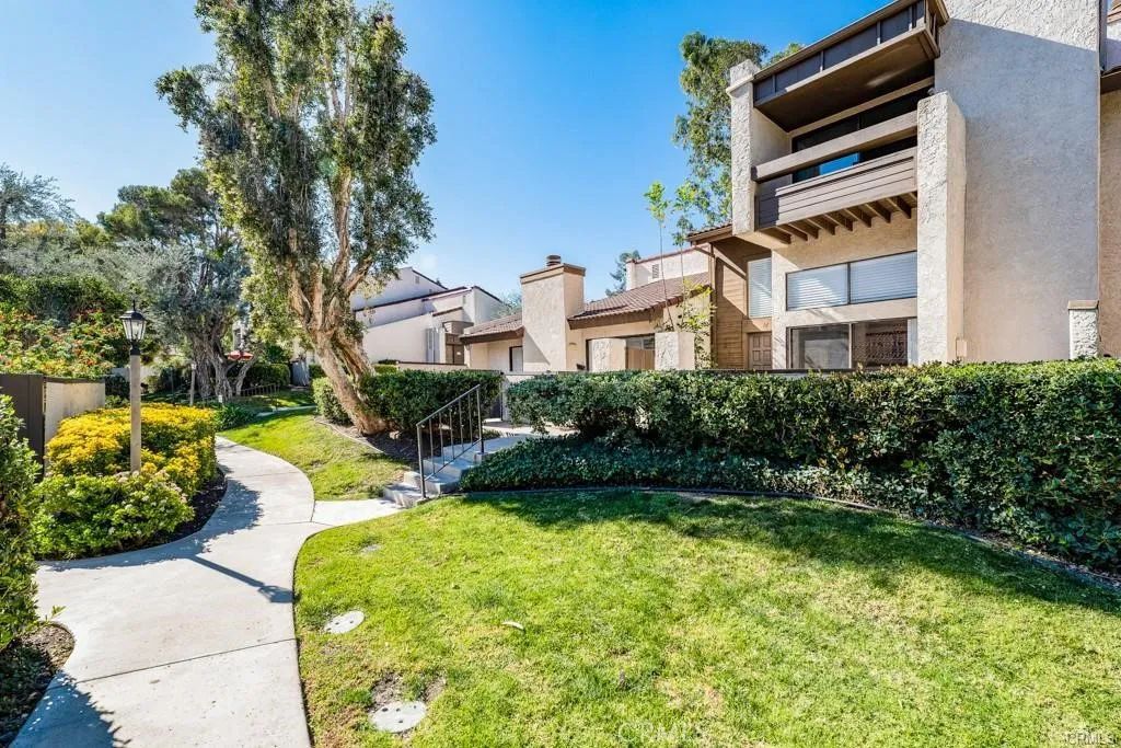 5800 Owensmouth Avenue 14, Woodland Hills, CA 91367