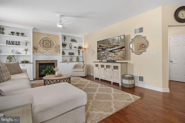 1052 WALNUT ST, Honey Brook, PA 19344
