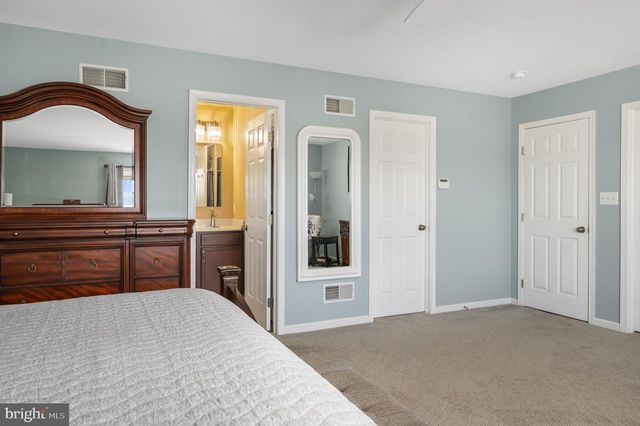 1052 WALNUT ST, Honey Brook, PA 19344