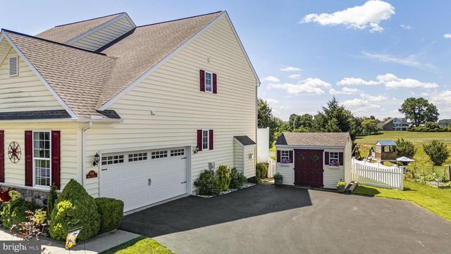 1052 WALNUT ST, Honey Brook, PA 19344