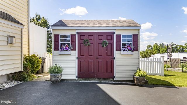 1052 WALNUT ST, Honey Brook, PA 19344