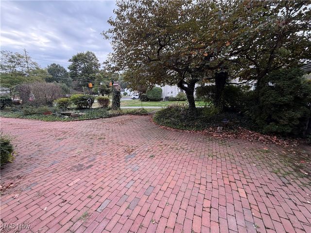 124 Wadsworth Street, Canfield, OH 44406