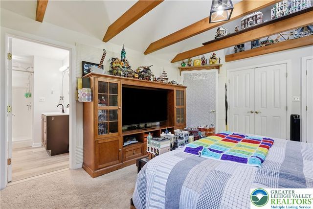 5640 Sullivan Trail, Plainfield Twp, PA 18040