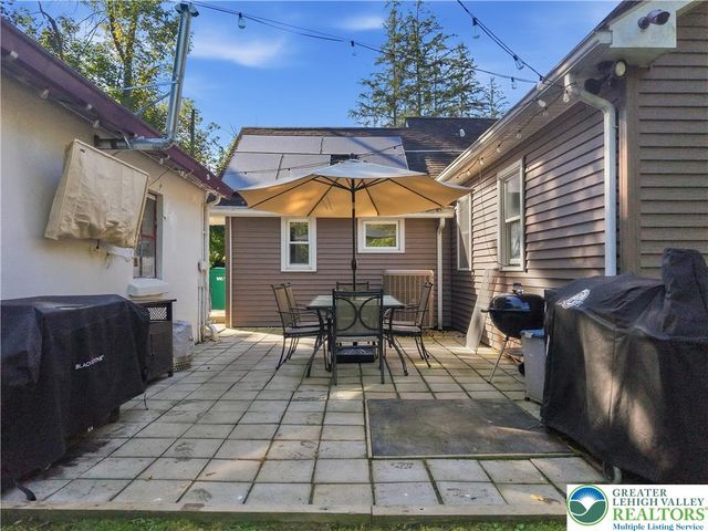 5640 Sullivan Trail, Plainfield Twp, PA 18040