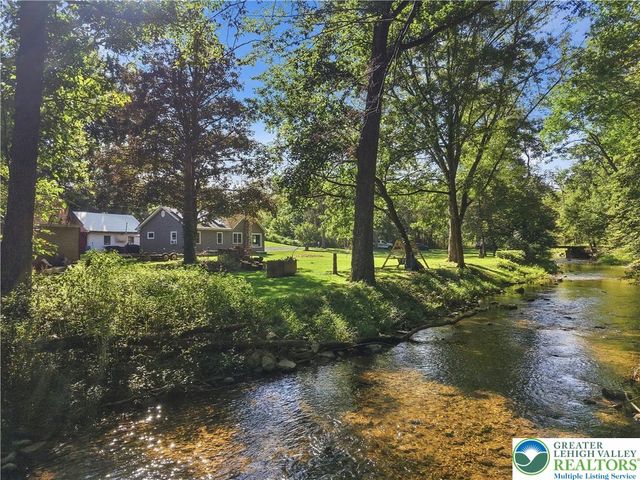 5640 Sullivan Trail, Plainfield Twp, PA 18040