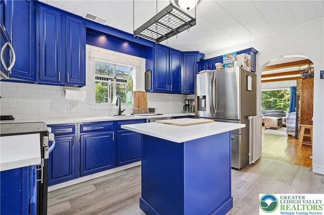 5640 Sullivan Trail, Plainfield Twp, PA 18040