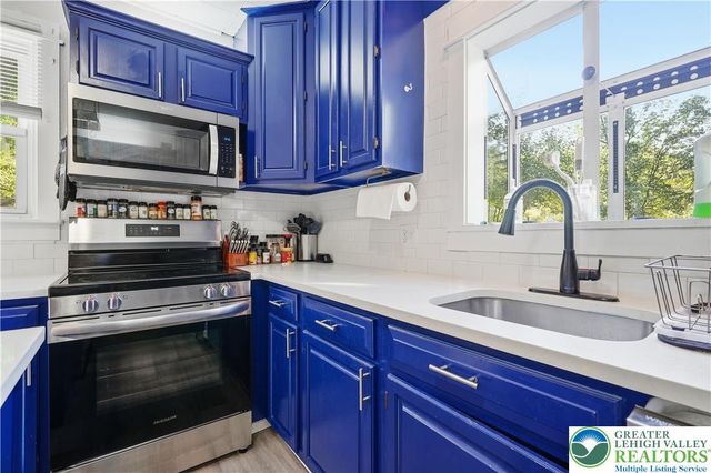 5640 Sullivan Trail, Plainfield Twp, PA 18040