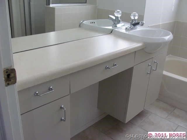 2611 W 66th Street S, Tulsa, OK 74132