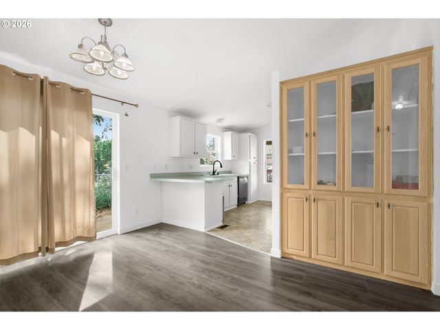 5517 Se LEXINGTON St, Portland, OR 97206