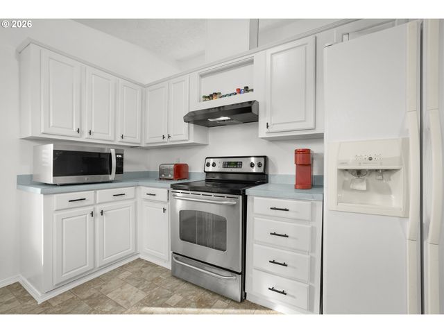 5517 Se LEXINGTON St, Portland, OR 97206