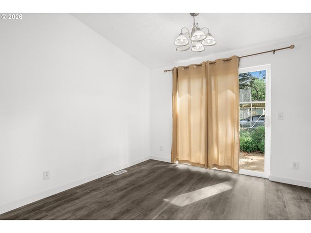 5517 Se LEXINGTON St, Portland, OR 97206