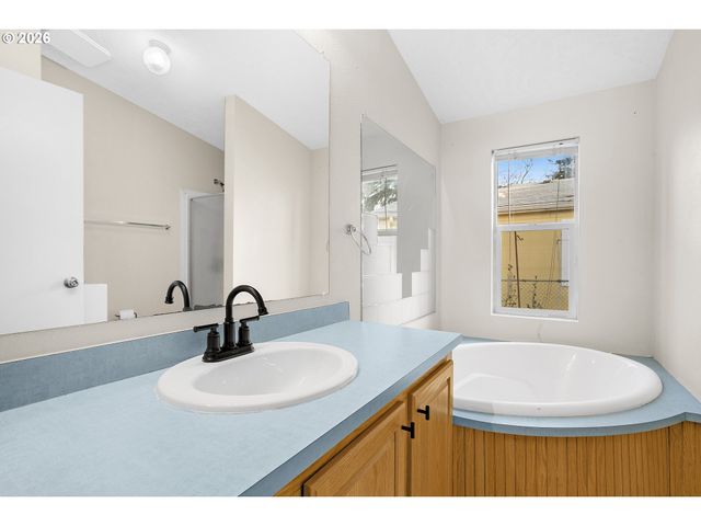 5517 Se LEXINGTON St, Portland, OR 97206