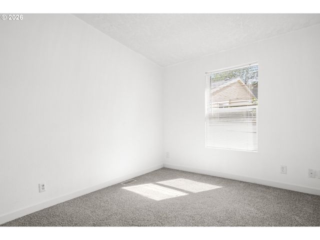 5517 Se LEXINGTON St, Portland, OR 97206