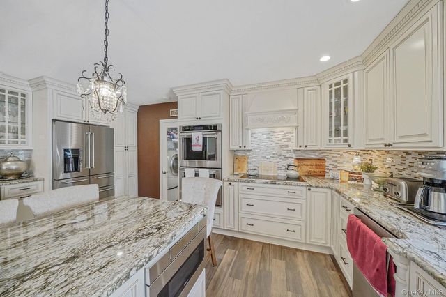 3 Biscayne Avenue, Farmingville, NY 11738