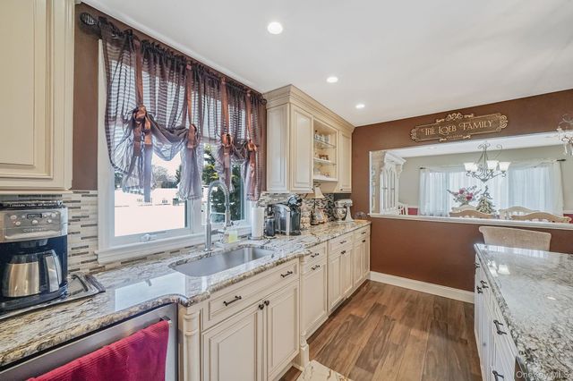 3 Biscayne Avenue, Farmingville, NY 11738