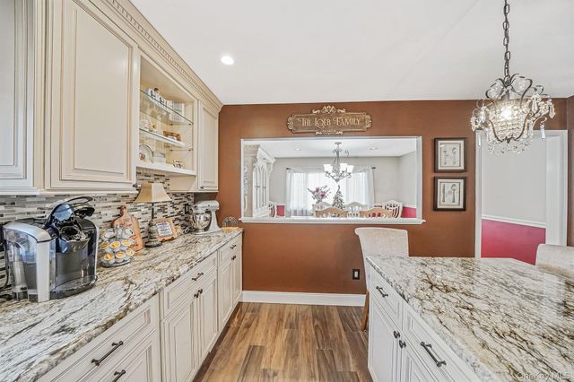 3 Biscayne Avenue, Farmingville, NY 11738