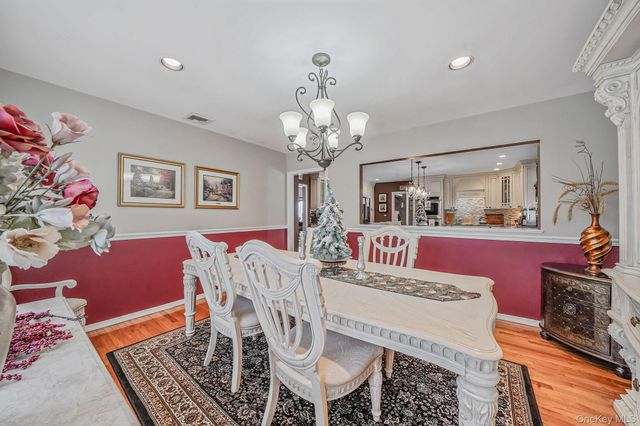 3 Biscayne Avenue, Farmingville, NY 11738