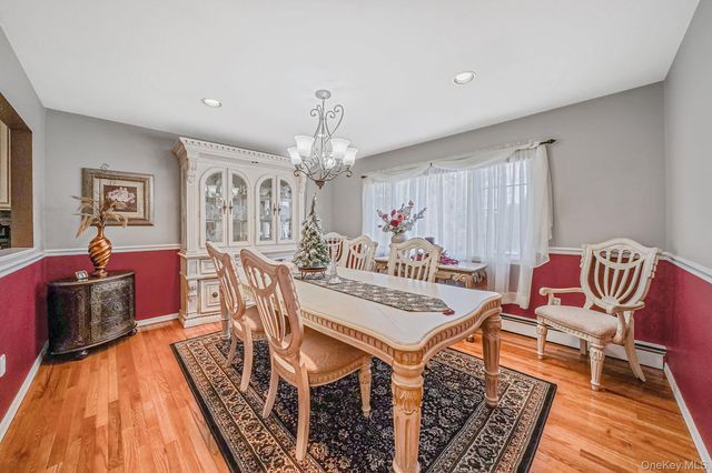 3 Biscayne Avenue, Farmingville, NY 11738