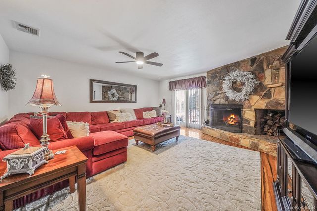 3 Biscayne Avenue, Farmingville, NY 11738