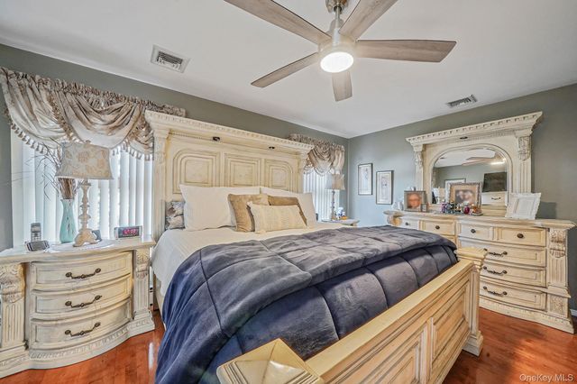 3 Biscayne Avenue, Farmingville, NY 11738