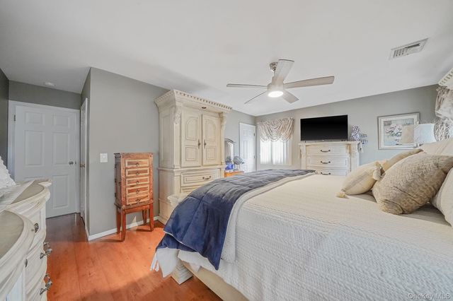 3 Biscayne Avenue, Farmingville, NY 11738