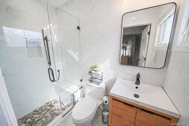 3 Biscayne Avenue, Farmingville, NY 11738