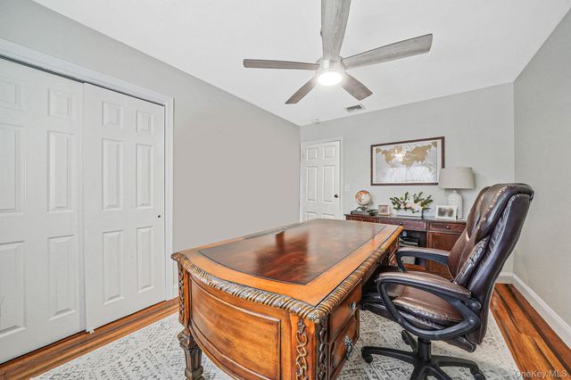 3 Biscayne Avenue, Farmingville, NY 11738