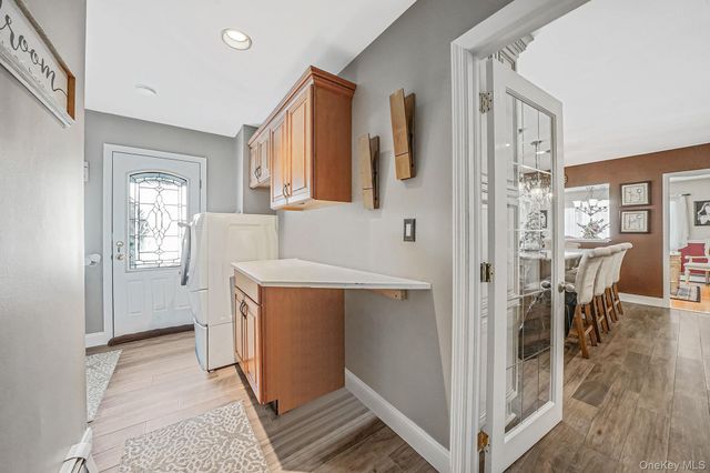 3 Biscayne Avenue, Farmingville, NY 11738