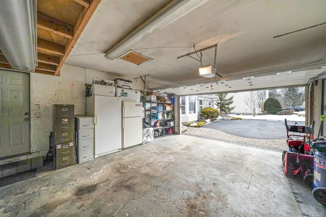 3 Biscayne Avenue, Farmingville, NY 11738