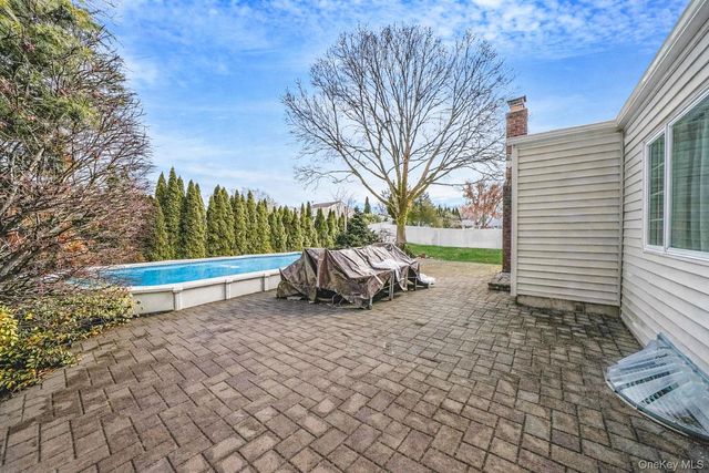 3 Biscayne Avenue, Farmingville, NY 11738