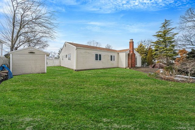 3 Biscayne Avenue, Farmingville, NY 11738