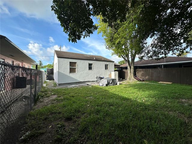 1773 NW 45th St, Miami, FL 33142
