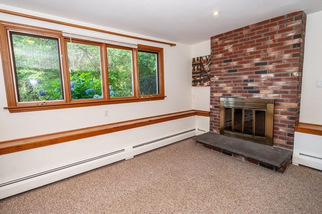 11 Fairview Ln, Weymouth, MA 02190