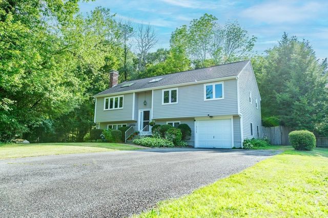 11 Fairview Ln, Weymouth, MA 02190