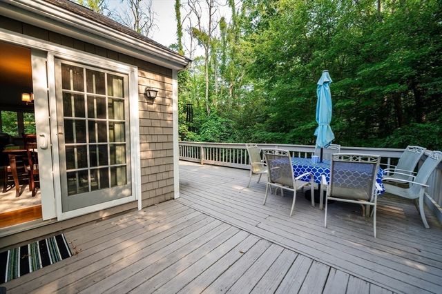 11 Fairview Ln, Weymouth, MA 02190
