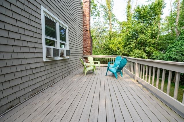 11 Fairview Ln, Weymouth, MA 02190
