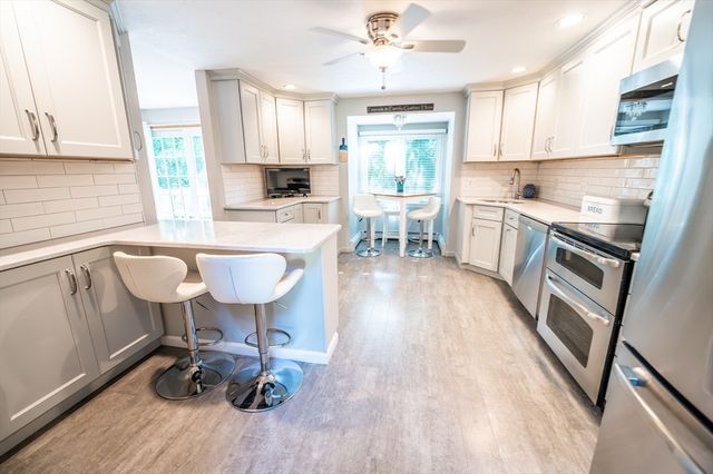 11 Fairview Ln, Weymouth, MA 02190