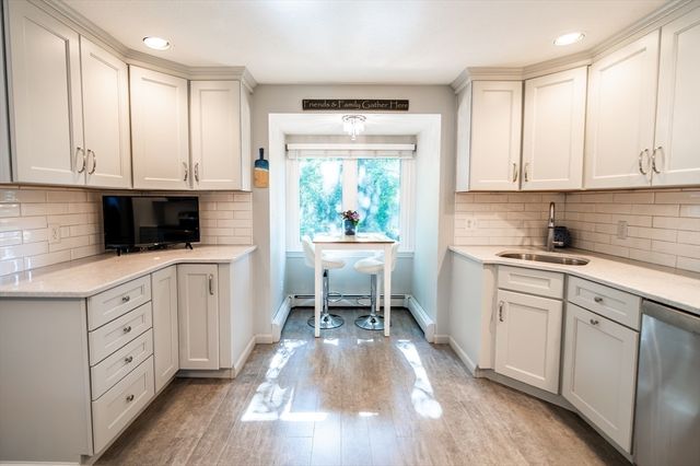 11 Fairview Ln, Weymouth, MA 02190