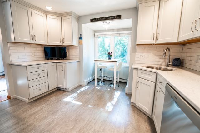 11 Fairview Ln, Weymouth, MA 02190