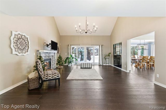 2239 Regency Hills Drive, Shelby Twp, MI 48316