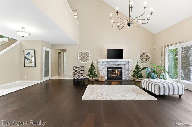 2239 Regency Hills Drive, Shelby Twp, MI 48316