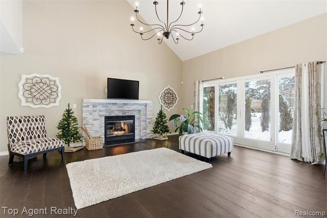 2239 Regency Hills Drive, Shelby Twp, MI 48316