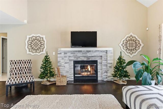 2239 Regency Hills Drive, Shelby Twp, MI 48316