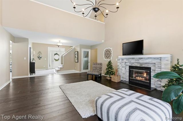 2239 Regency Hills Drive, Shelby Twp, MI 48316