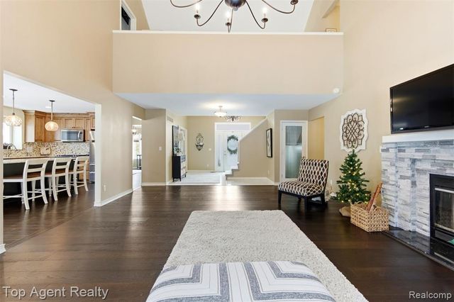 2239 Regency Hills Drive, Shelby Twp, MI 48316