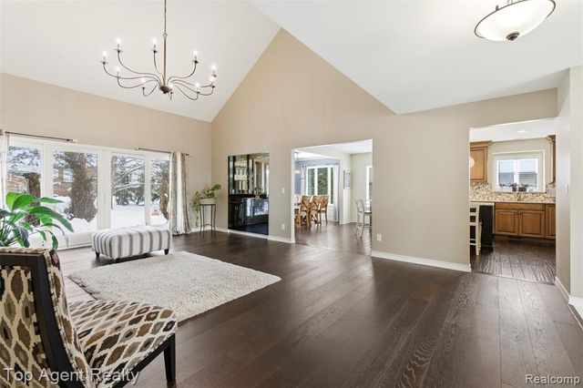 2239 Regency Hills Drive, Shelby Twp, MI 48316