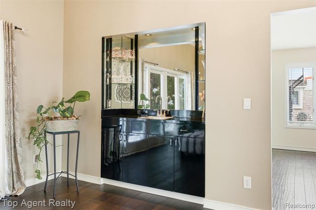 2239 Regency Hills Drive, Shelby Twp, MI 48316