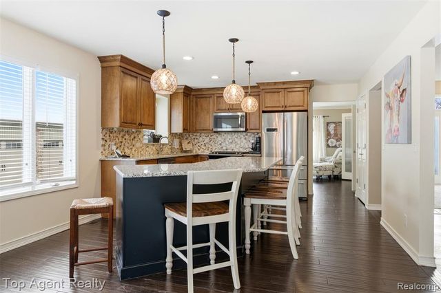 2239 Regency Hills Drive, Shelby Twp, MI 48316