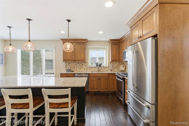 2239 Regency Hills Drive, Shelby Twp, MI 48316